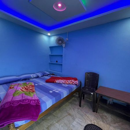 Hotel Radha Krishna Puri Bagian luar foto