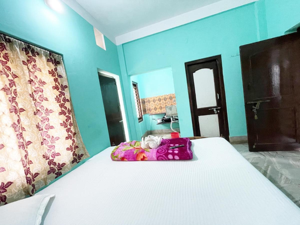 Hotel Radha Krishna Puri Bagian luar foto
