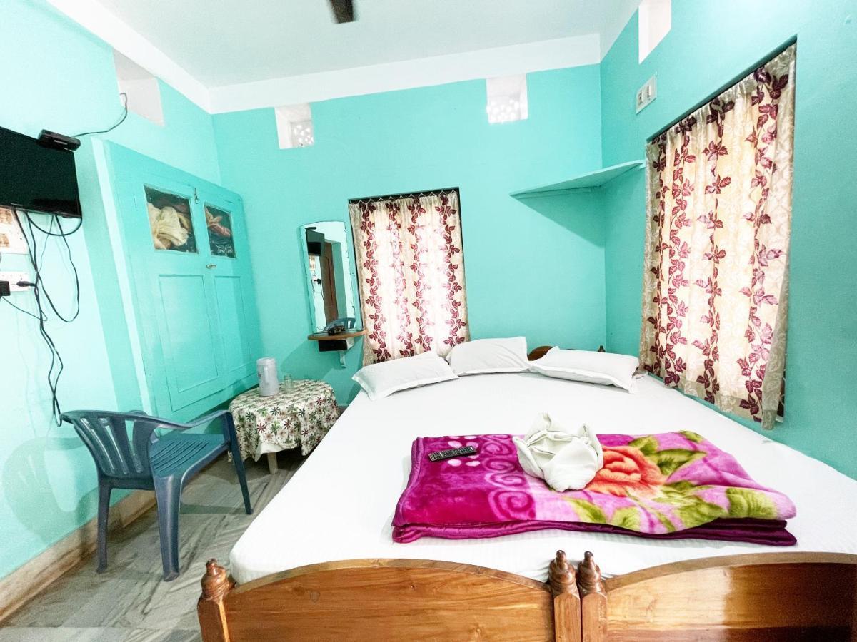 Hotel Radha Krishna Puri Bagian luar foto