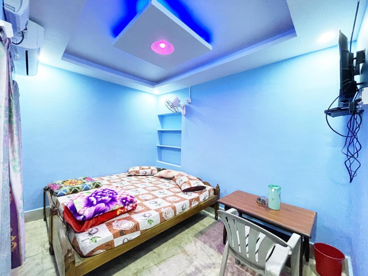 Hotel Radha Krishna Puri Bagian luar foto