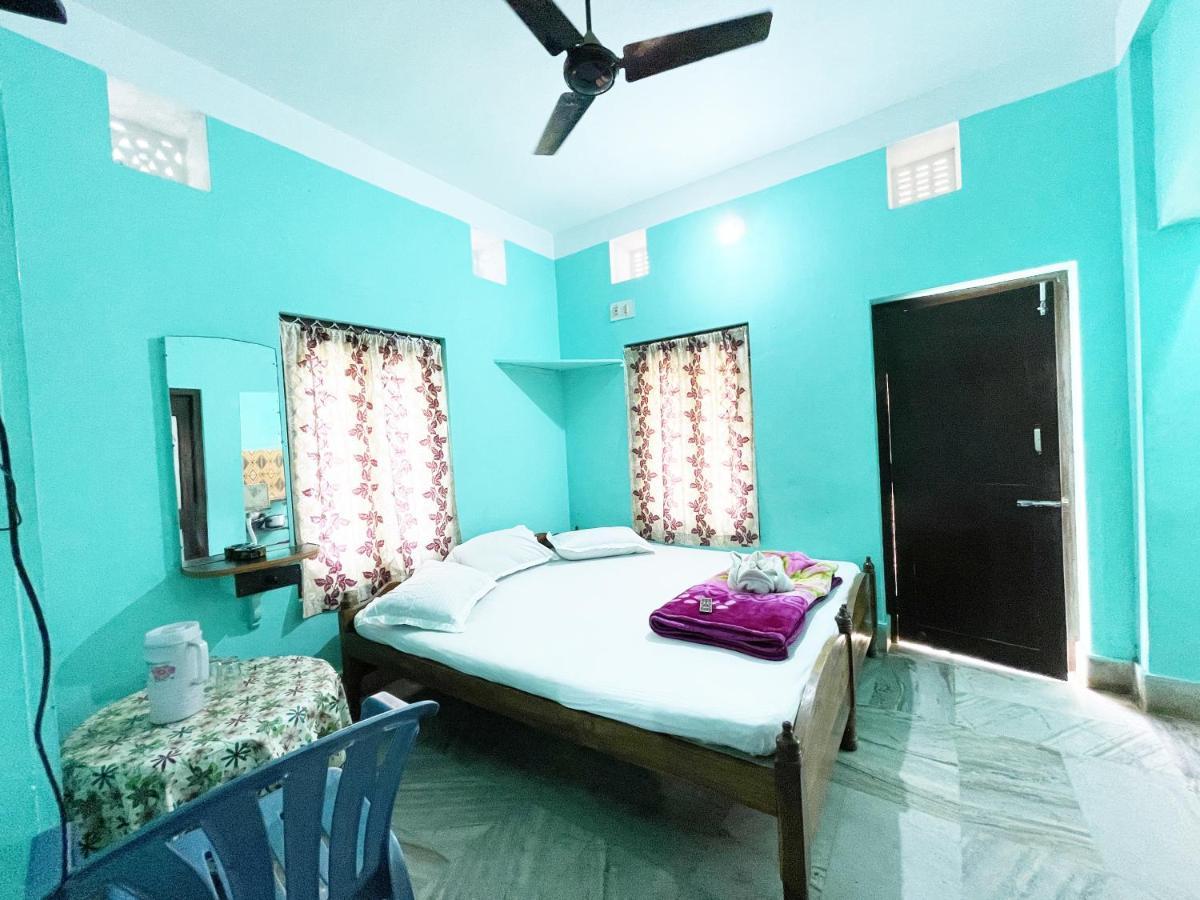 Hotel Radha Krishna Puri Bagian luar foto