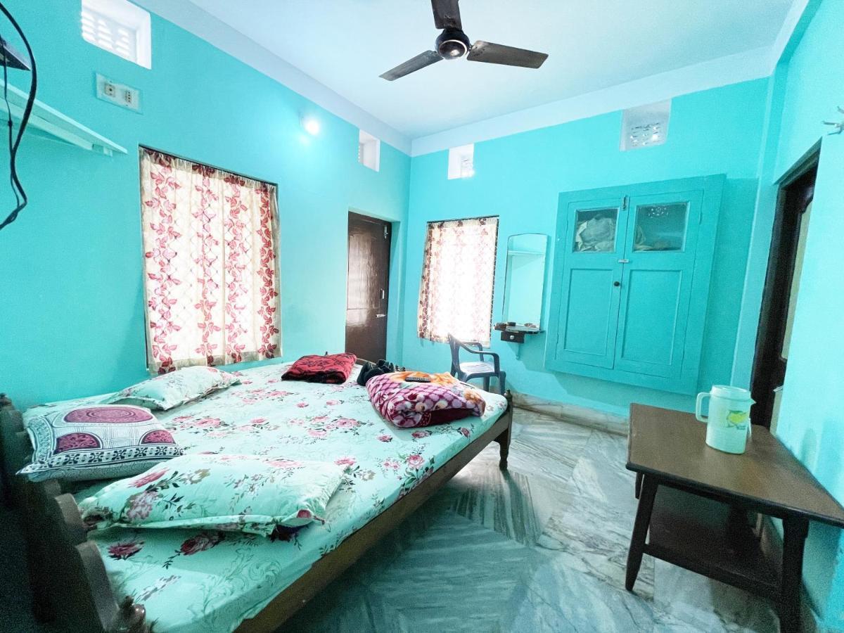 Hotel Radha Krishna Puri Bagian luar foto