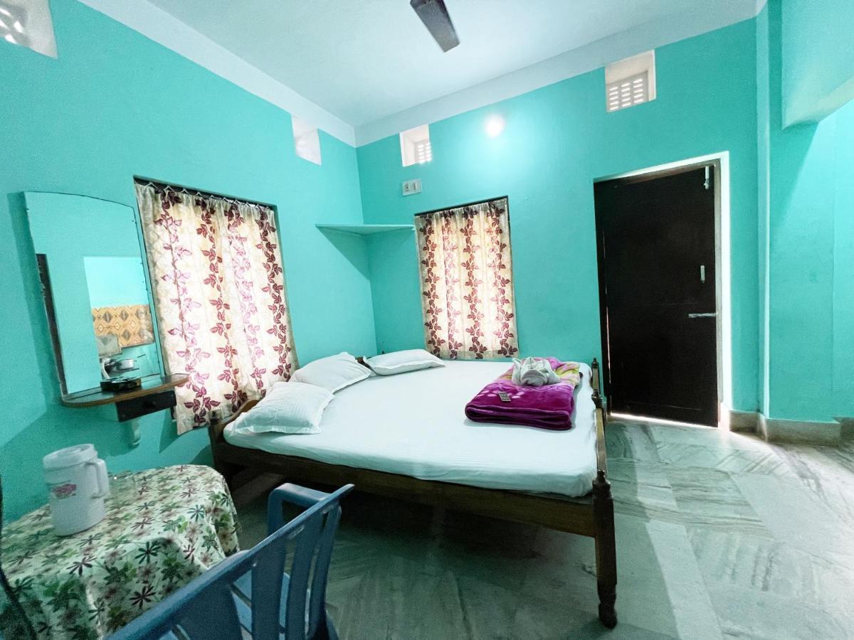 Hotel Radha Krishna Puri Bagian luar foto